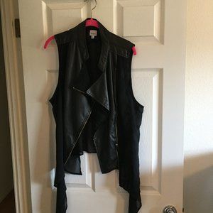 🌸 Plus Size - Black Zipper Vest
